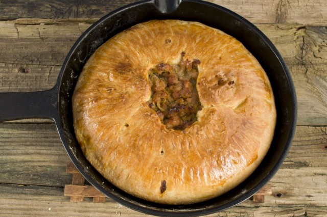 Выпекаем английский пирог с картошкой и мясом в духовке Выпекаем английский пирог с картошкой и мясом в духовке