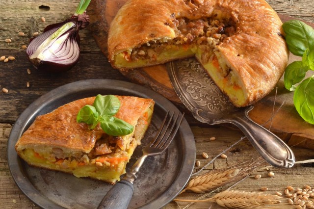 Английский пирог с картошкой и мясом Английский пирог с картошкой и мясом