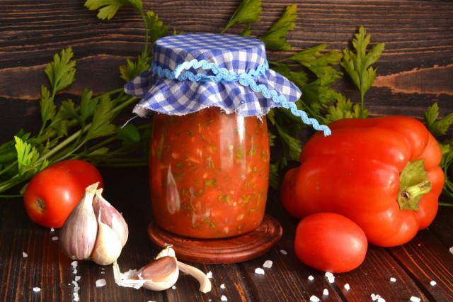 Лютеница — болгарский соус из перца и помидоров