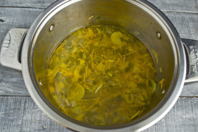 Отвариваем щи с курицей и листовым салатом Отвариваем щи с курицей и листовым салатом
