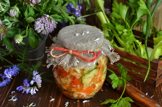 Капустный салат на зиму с огурцами и помидорами