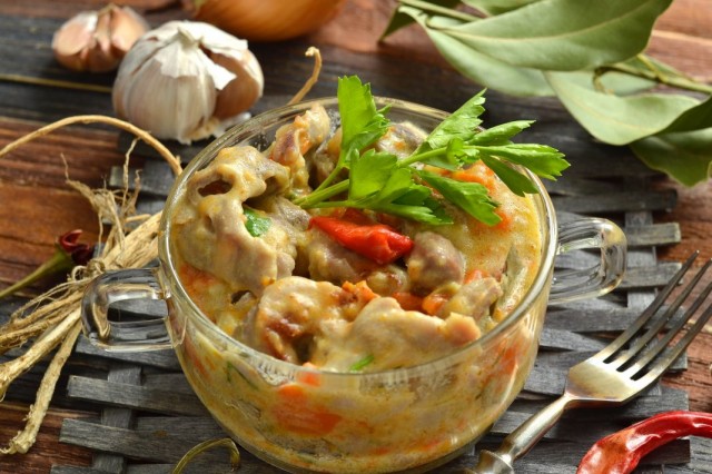 Тушеные в сметане куриные желудки Тушеные в сметане куриные желудки