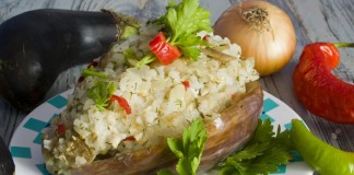 Баклажаны, фаршированные рисом и курицей