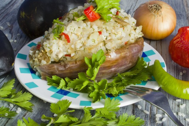 Баклажаны, фаршированные рисом и курицей Баклажаны, фаршированные рисом и курицей
