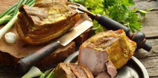 Быстрая и вкусная домашняя ветчина из свинины