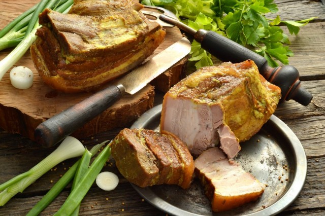 Быстрая и вкусная домашняя ветчина из свинины