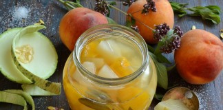 Компот из дыни с персиками и шалфеем на зиму