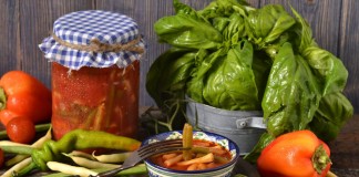 Стручковая фасоль в томате на зиму
