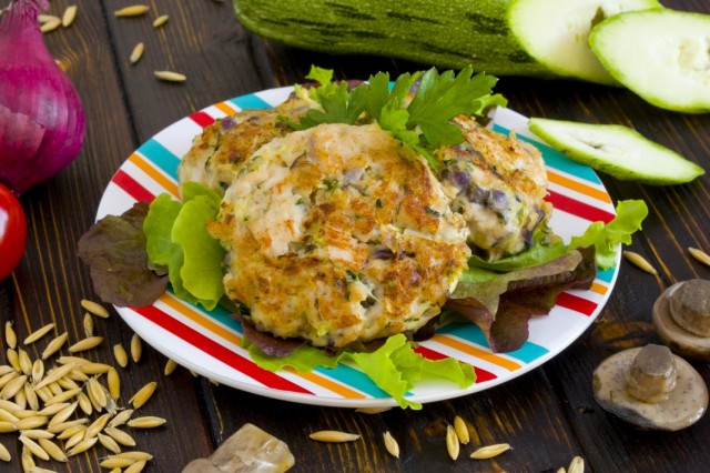Куриные котлеты с грибами и кабачками Куриные котлеты с грибами и кабачками