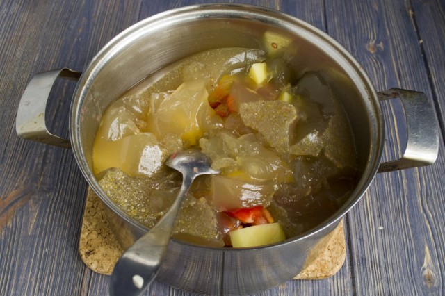 Добавляем мясной бульон Добавляем мясной бульон