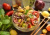 Овощной салат из физалиса с помидорами и шпинатом