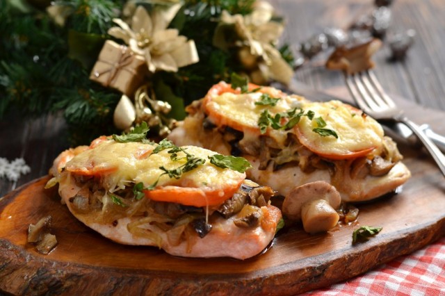 Отбивные из куриной грудки с сыром и помидорами Отбивные из куриной грудки с сыром и помидорами
