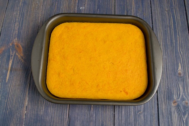 Запекаем оранжевый корж для домашнего торта