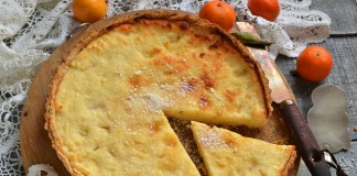 Песочный пирог с творогом, ананасом и кокосом