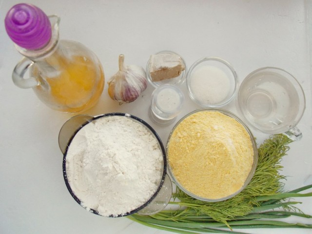 Ингредиенты для приготовления спирального хлеба с пряными травами и чесноком
