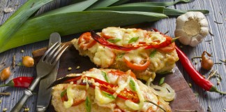 Вкусное куриное филе с сыром в духовке