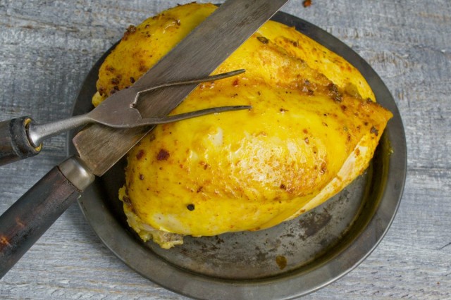 Куриная грудка, приготовленная с жидким дымом в духовке Куриная грудка, приготовленная с жидким дымом в духовке