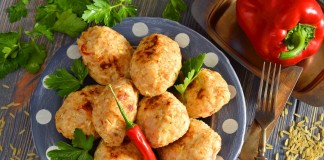 Куриные тефтели в духовке