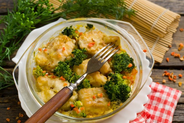 Вкусный минтай с овощами в духовке Вкусный минтай с овощами в духовке