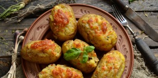 Печёная в духовке картошка