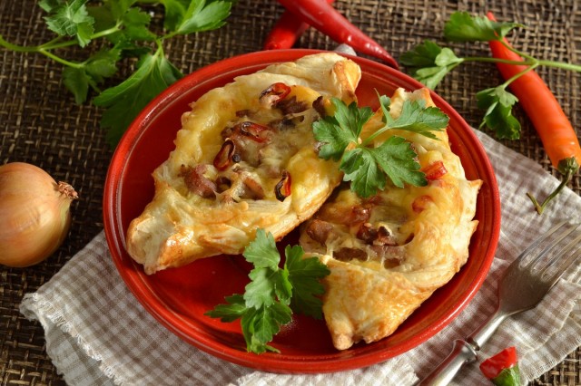 Слойки с мясом, картошкой и сыром