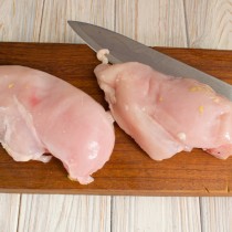 Отделяем мясо курицы от кости Отделяем мясо курицы от кости