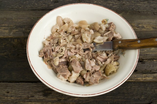 Режем мясо кубиками Режем мясо кубиками