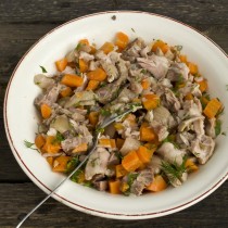 Перемешиваем мясо с овощами Перемешиваем мясо с овощами