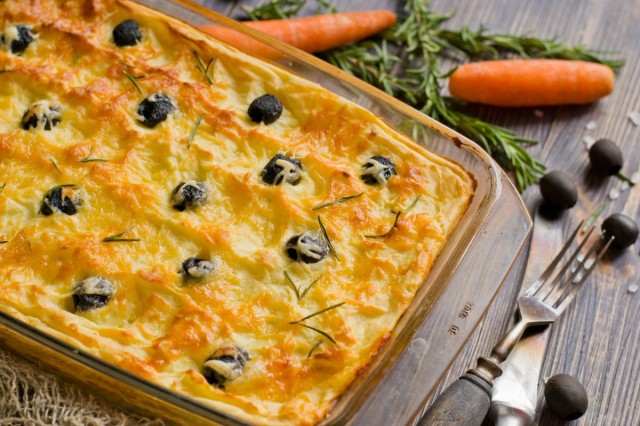Картофельная запеканка с курицей, сыром и оливками Картофельная запеканка с курицей, сыром и оливками