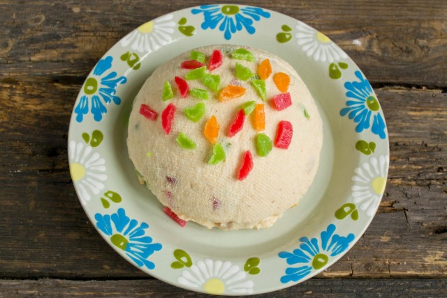 Украшаем пасху орешками и цукатами Украшаем пасху орешками и цукатами