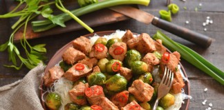 Свинина с брюссельской капустой по-китайски