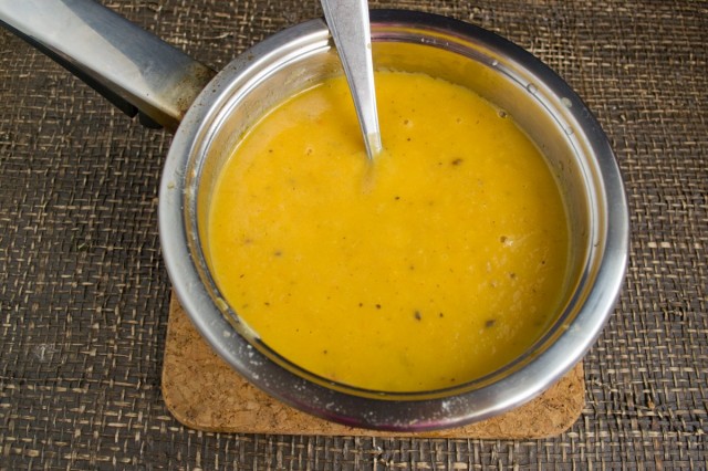 Измельчаем суп-пюре в блендере