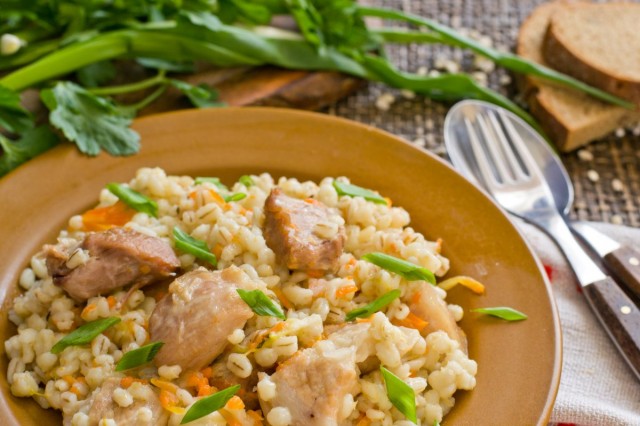 Перловая каша с мясом — плов из перловки по-белорусски Перловая каша с мясом — плов из перловки по-белорусски