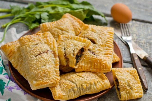Слойки со шпинатом, яйцом и сыром Слойки со шпинатом, яйцом и сыром