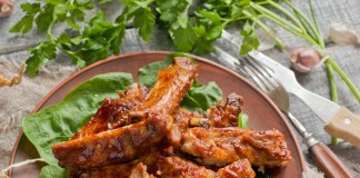 Свиные рёбра в духовке с медовым соусом