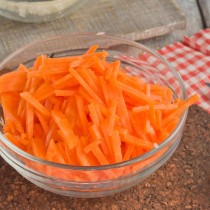 Измельчаем морковь Измельчаем морковь