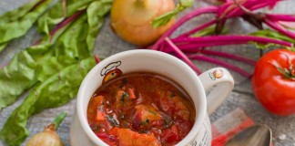 Борщ с мясом и свекольной ботвой