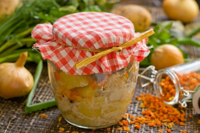 Домашняя заготовка в банке — курица с картошкой Домашняя заготовка в банке — курица с картошкой