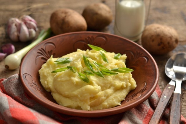 Картофельное пюре - рецепт с молоком и маслом Картофельное пюре - рецепт с молоком и маслом