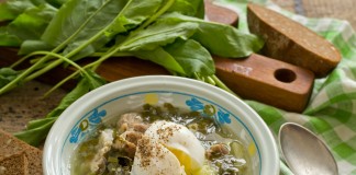 Щавелевый суп с мясом и яйцом