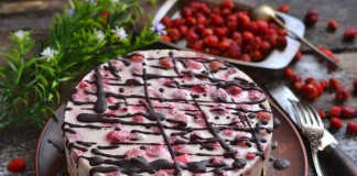 Чизкейк с клубникой без выпечки