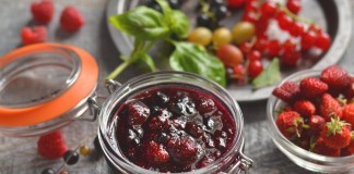Густое ягодное варенье-ассорти — вкус летнего сада