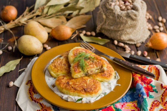 Картофельные котлеты с грибной начинкой Картофельные котлеты с грибной начинкой