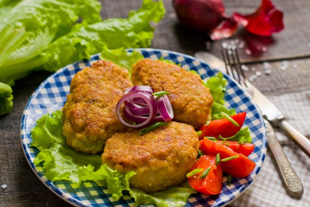 Рубленые куриные котлеты с луком Рубленые куриные котлеты с луком