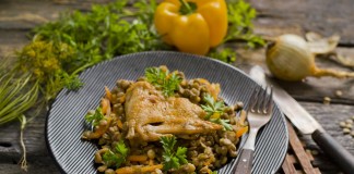 Чечевица с курицей и овощами