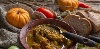 Деревенская чечевичная похлёбка с рёбрышками