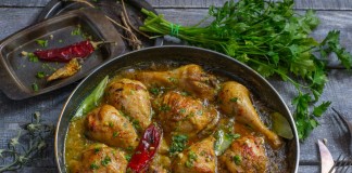 Аппетитная жареная курица в ореховом соусе