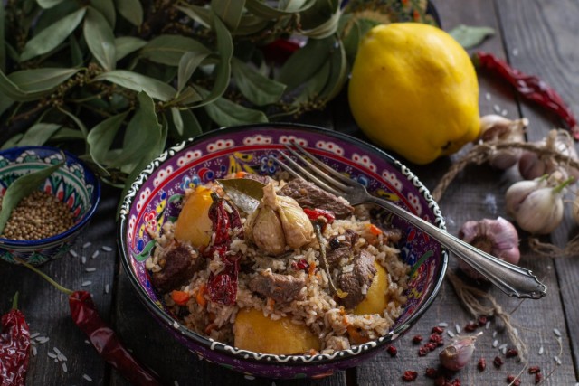 Ароматный плов с айвой и говядиной