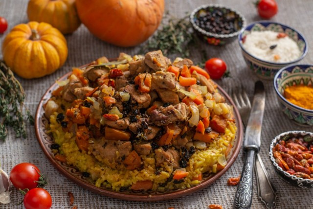 Рассыпчатый плов с тыквой и мясом по-азербайджански Рассыпчатый плов с тыквой и мясом по-азербайджански