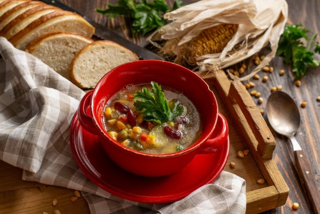 Мексиканский суп с кукурузой и фасолью готов. Приятного аппетита! Мексиканский суп с кукурузой и фасолью готов. Приятного аппетита!
